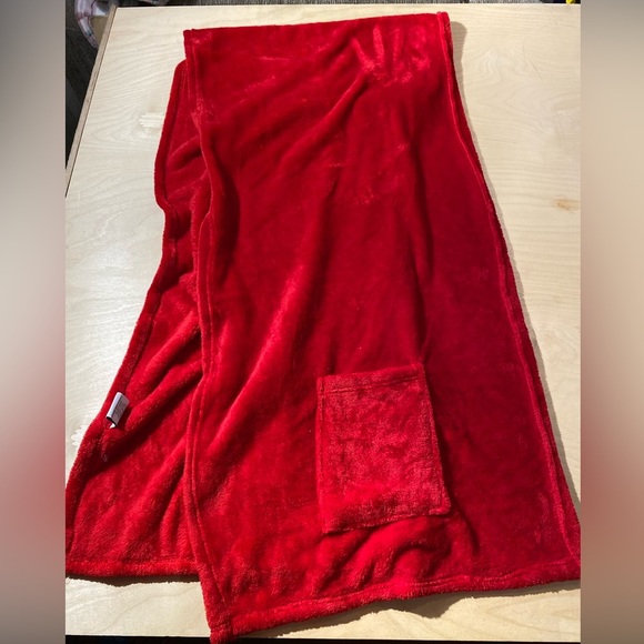 Fleece Scarf with Pockets (LE) - Picture 9 of 16